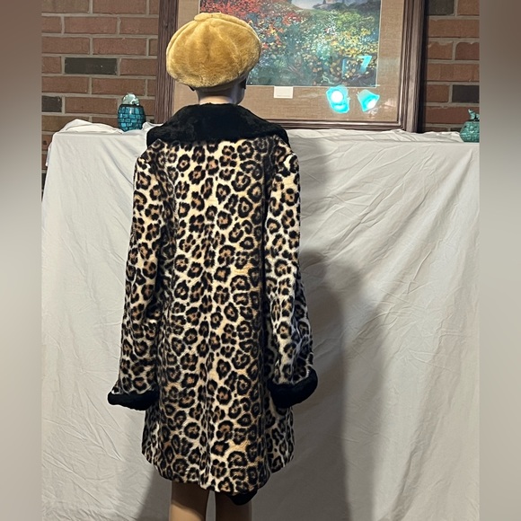 SOLD!  Sz L 60s vintage faux fur leopard print coat Style By Davis of Boston - Picture 4 of 13